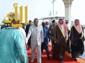 رئيس جمهورية غينيا يصل إلى جدة