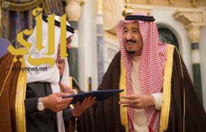 الملك سلمان يُكرّم الفائزين والفائزات بجائزة الملك عبدالعزيز للكتاب