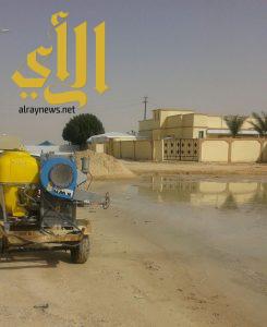 بلدية عريعرة ترش وتردم أماكن تجمعات مياه الأمطار