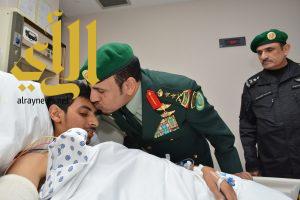 رئيس الحرس الملكي يزور مصابي الاعتداء الإرهابي في جدة