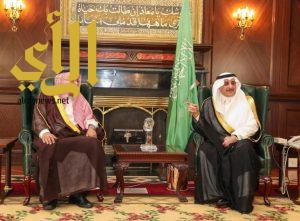 أمير تبوك يستقبل نجوم الكرة السعودية السابقين والاعلاميين