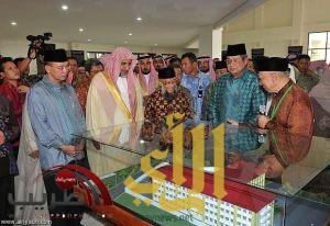الرئيس الإندونيسي يفتتح عدة مشروعات على نفقة المملكة
