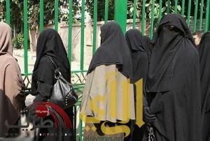 وزيرة بريطانية تدافع عن نقاب المرأة المسلمة وتخالف من يقولون إن ارتداء البرقع يمثل قمعاً للمرأة