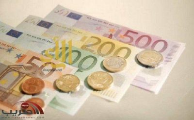 اليورو يسجل أدنى مستوى في 10 سنوات أمام الين