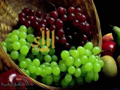 دراسة: العنب يقى من العمى