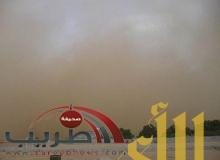 عاصفة رملية تضرب الرياض وتجبر المسافرين على التوقف
