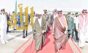 رئيس السودان يصل إلى الرياض