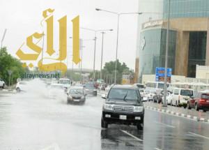 الأمطار الغزيرة تغرق الدوحة وتتسبب في تعطل الحركة بالطرق