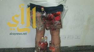 العثور على 14 زجاجة خمر في الملابس الداخلية لمهرب قادم من البحرين