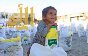“مركز الملك سلمان” يبدأ توزيع 100 ألف سلة غذائية في تعز