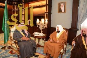 أمير “الباحة” يستقبل رئيس الجمعية الخيرية لإكرام المسنين