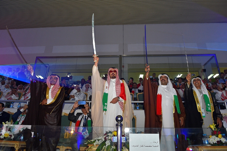 الأمير حمود بن سعود والشيخ ابراهيم بن سلمان والبكر خلال العرضة السعودية