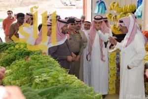 أمير “الباحة” يتفقد مشروع طريق سوق الخضار ومقر السوق