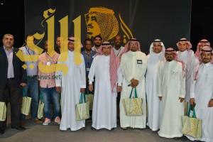 وفد من جامعة الأمير محمد بن فهد يزور معرض “الفهد روح القيادة”