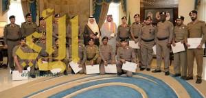 أمير مكة المكرمة يكرم عددا من رجال الأمن في عدة قطاعات