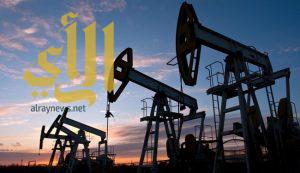 النفط يرتفع فوق 45 دولار مع استمرار التخمة في المعروض بالأسواق