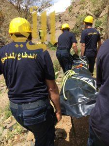 مدني عسير ينتشل جثة خمسيني من “غدير المحتطبة” على طريق السودة