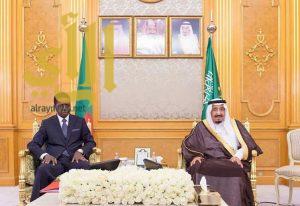 الملك سلمان يستقبل رئيس جمهورية زامبيا ويقيم مأدبة غداء تكريما له