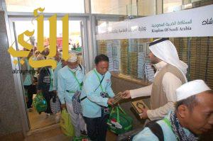 توزيع 1.4 مليون مصحف هدية الملك لضيوف الرحمن لدى مغادرتهم المملكة