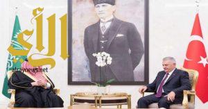 ولي العهد يعقد اجتماعاً مع رئيس وزراء تركيا
