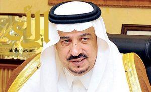 أمير الرياض يطمئن على صحة مدير الأمن العام