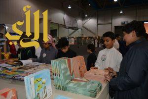روايات البنات وألوانها ترفع مبيعات قسم الكتب في “حكايا مسك”