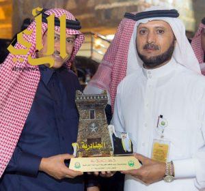 الأمير عبدالعزيز بن بندر يزور قرية الباحة التراثية بالجنادرية