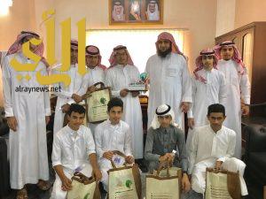 الفريق التطوعي بثانوية الملك فهد في زيارة لجمعية رفق