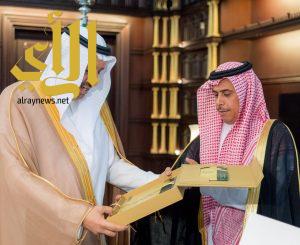 أمير الباحة يتسلم نسخة من التقرير الإحصائي لجهود مديرية مكافحة المخدرات بالمنطقة