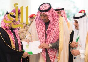 ‏أمير منطقة الباحة يتسلم أول بطاقة للإرشاد السياحي