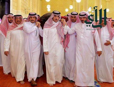 أصحاب السمو الأمراء يؤدون صلاة الميت على الأمير عبدالعزيز بن عبدالله بن فيصل بن فرحان