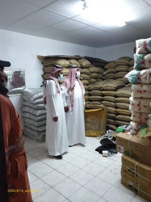 ضبط 150 كيس من الأرز بسكن عمال بخميس مشيط