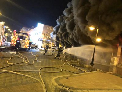 مدني #نجران  يخمد حريقاً اندلع بمركز للاثاث بحي العريسة مساء أمس