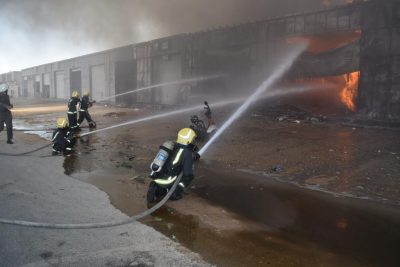 #الدفاع_المدني يخمد حريقا في محلات للخيام و بيوت الشعر ب #الرياض