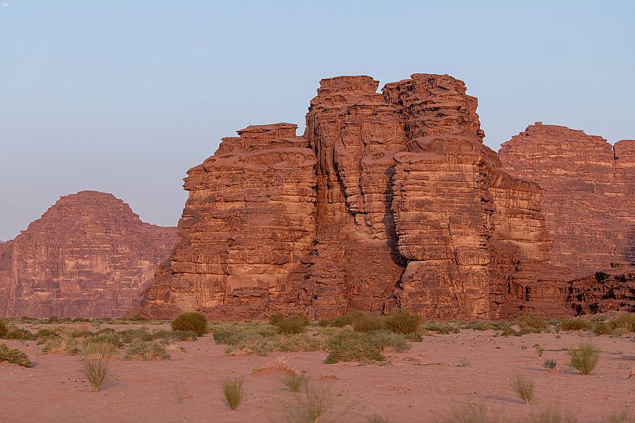 جبال من الحجر الرملي في صحراء حاسمي ماذا تعرف عنها؟