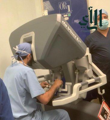 نجاح عمليتين نوعيتين باستخدام ” الروبوت ”  في مستشفى #عسير المركزي
