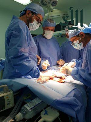 إنهاء معاناة طفل حديث الولادة من عيوب خلقية بمستشفى #الملك_عبدالعزيز بـ #جدة