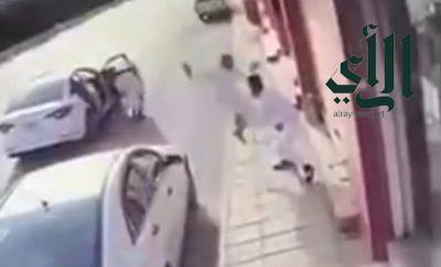 القبض على مواطنين قاما بالاعتداء على ثالث بـ #عرعر