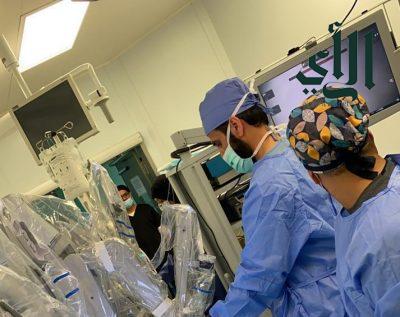 استئصال جزئي لكلية مريض لإزالة ورم باستخدام الروبوت الجراحي بمستشفى #عسير المركزي