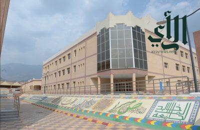 طالبات جامعة الملك خالد برجال ألمع يستأنفن الدراسة في المقر الجديد