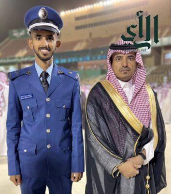 العقيد حسين آل ناجع يحتفل بتخرج ابنه الملازم “بندر”