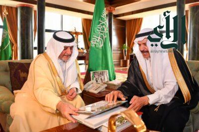 أمير منطقة تبوك يستقبل رئيس مجلس إدارة هيئة الصحفيين السعوديين