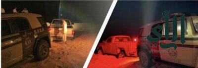 القوات الخاصة للأمن البيئي تنقذ (4) مواطنين علقت مركبتهم في الرمال بمحمية الملك عبدالعزيز الملكية 