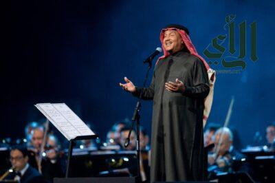 محمد عبده وأصدقاؤه يسطرون ملحمة فنية كبرى بليلة فنان العرب في #موسم_الرياض 2022