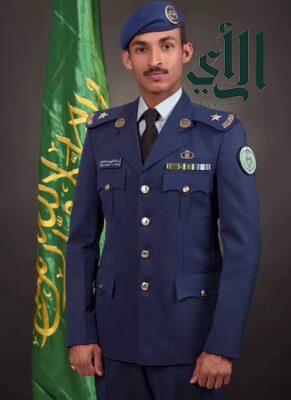 الملازم عبدالله بن شايع آل ناشط يحتفل بتخرجه من كلية الملك فيصل الجوية