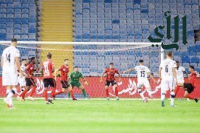 “سانتوس” ينقذ الشباب من هزيمة الرياض في دوري
