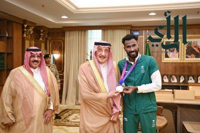 أمير منطقة جازان يستقبل العدّاء السعودي يوسف مسرحي