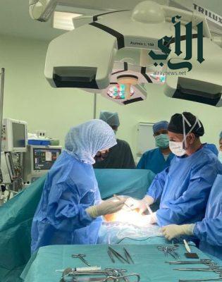 تدخل جراحي ينهي معاناة طفلة من الالم في البطن بمستشفى الولادة والاطفال بنجران