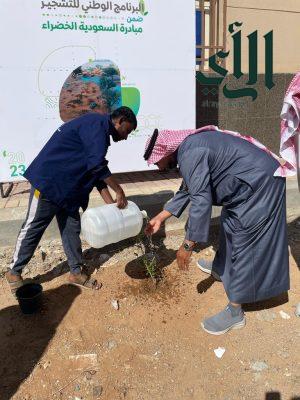 زراعة عدد من الشتلات بمقر الأحوال المدنية بنجران