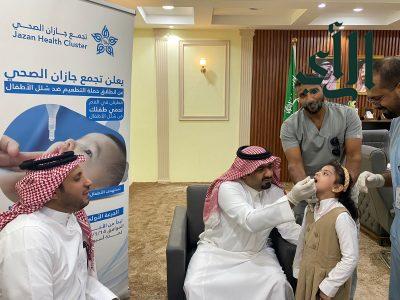 محافظ بيش يدشن حملة التطعيم ضد شلل الأطفال بالمحافظة